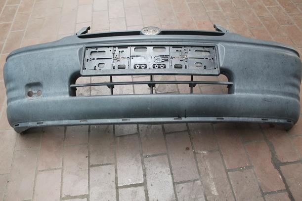 Foto: STOSSFÄNGER/ STOßSTANGE VORN eines Opel Corsa CL