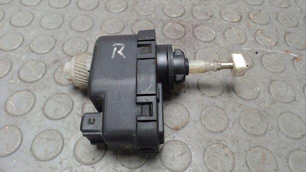 Foto: STELLMOTOR LEUCHTWEITENVERSTELLUNG eines Ford Sierra Turnier CL