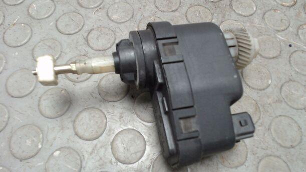 Foto: STELLMOTOR LEUCHTWEITENVERSTELLUNG eines Ford Sierra Turnier CL