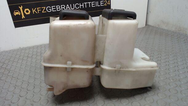 Foto: AUSGLEICHSBEHÄLTER / SCHEIBENWASCHBEHÄLTER VORN eines Ford Explorer GTI