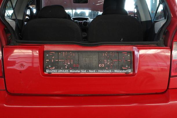 Foto: HECKKLAPPE/ HECKDECKEL UNTEN eines Citroen C2 1.1 GTI