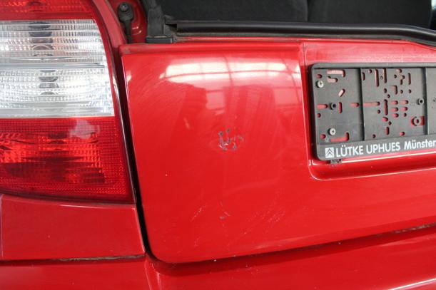 Foto: HECKKLAPPE/ HECKDECKEL UNTEN eines Citroen C2 1.1 GTI