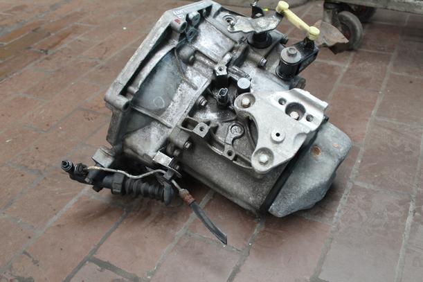 Foto: SCHALTGETRIEBE BVM5 2222RC eines Citroen C2 1.1 GTI