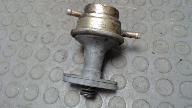 Foto: KRAFTSTOFFPUMPE MECHANISCH eines Ford Sierra Turnier GL