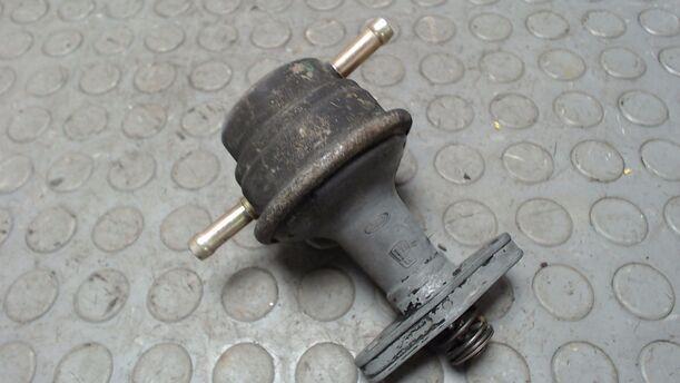 Foto: KRAFTSTOFFPUMPE MECHANISCH eines Ford Sierra Turnier GL