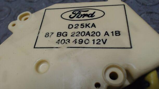 Foto: STELLMOTOR ZENTRALVERRIEGELUNG HINTEN RECHTS eines Ford Sierra Turnier CL