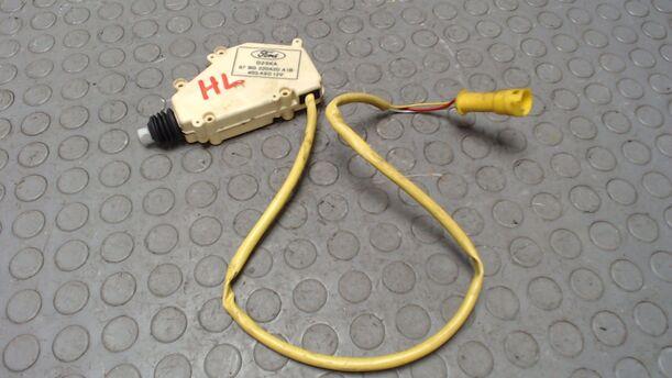 Foto: STELLMOTOR ZENTRALVERRIEGELUNG HINTEN LINKS eines Ford Sierra Turnier CL