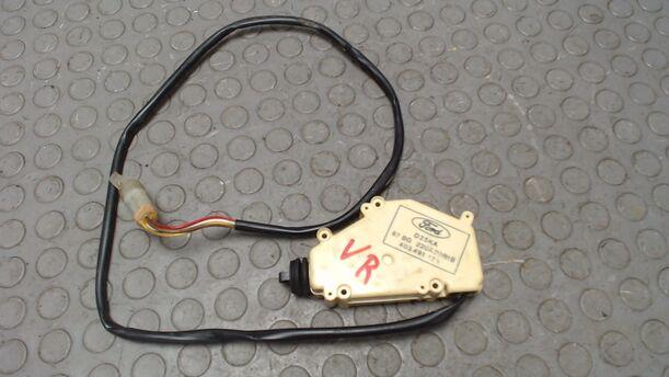 Foto: STELLMOTOR ZENTRALVERRIEGELUNG VORN RECHTS eines Ford Sierra Turnier CL