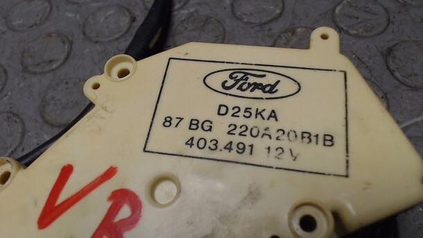 Foto: STELLMOTOR ZENTRALVERRIEGELUNG VORN RECHTS eines Ford Sierra Turnier CL