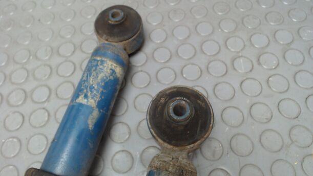 Foto: STOSSDÄMPFERPAAR HINTEN PNEUMATISCH ( BASTLER ) eines Ford Sierra Turnier CL