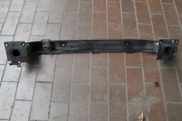 Foto: VERSTÄRKUNG VORN eines Citroen C2 1.1 Comfort