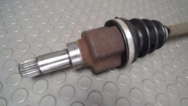 Foto: ANTRIEBSWELLE LINKS eines Citroen C2 1.1 Fun