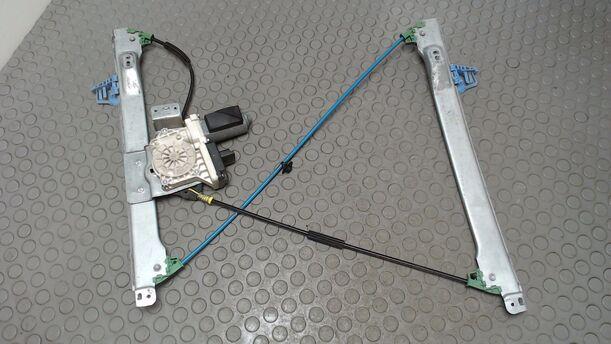 Foto: FENSTERHEBER ELEKTRISCH VORN LINKS eines Citroen C2 1.1 Highline