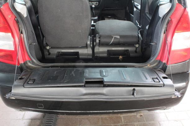 Foto: HECKKLAPPE UNTEN eines Citroen C2 1.1 Highline