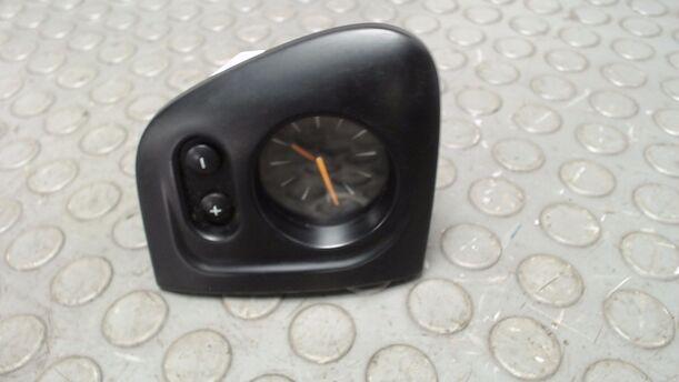 Foto: UHR eines Ford Scorpio Turnier CLX
