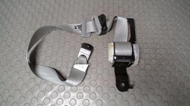 Foto: SICHERHEITSGURT VORN RECHTS eines Mitsubishi Space Runner GL