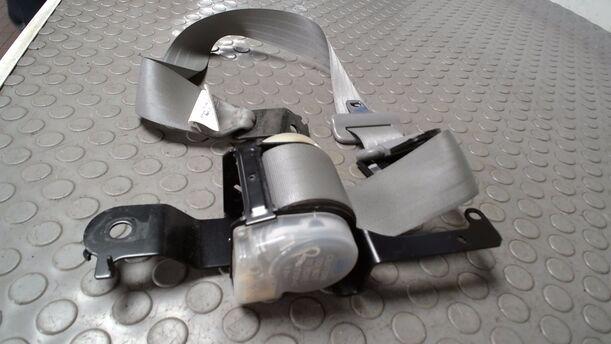 Foto: SICHERHEITSGURT VORN RECHTS eines Mitsubishi Space Runner GL