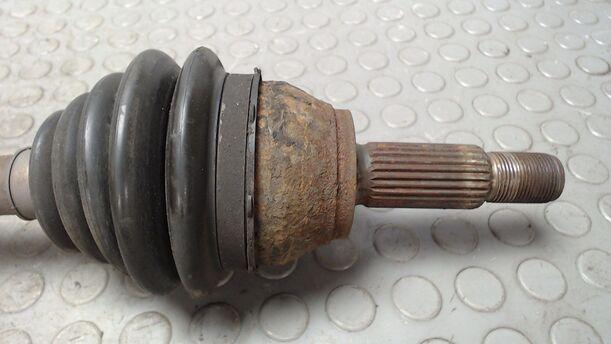 Foto: ANTRIEBSWELLE LINKS eines Ford Fiesta 1.4 GTI
