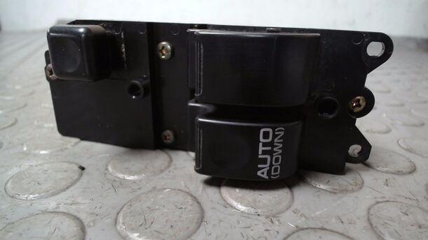 Foto: FENSTERHEBERSCHALTER eines Mitsubishi Space Runner GLX