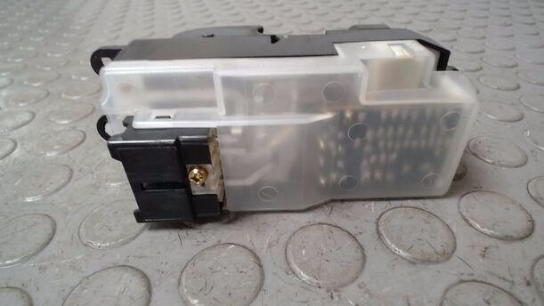 Foto: FENSTERHEBERSCHALTER eines Mitsubishi Space Runner GLX