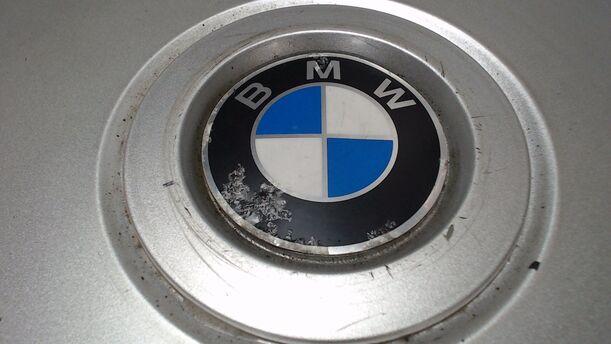 Foto: EINZELNE RADDECKEL / RADKAPPE 15 ZOLL eines BMW 520i touring Edition