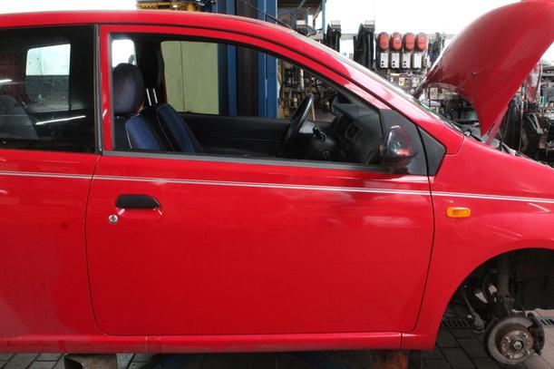 Foto: TÜR VORN RECHTS (3-TÜRER) eines Daihatsu Cuore 1.0 Automatik GTI