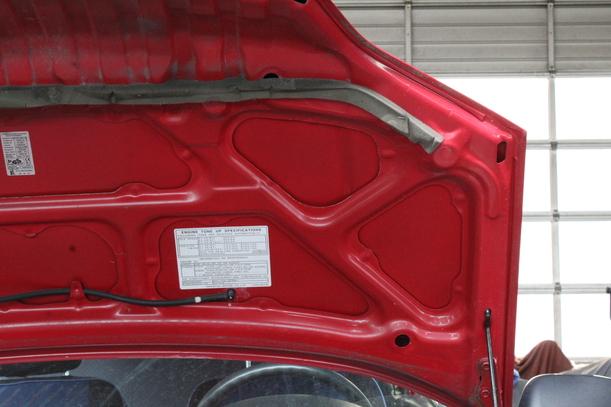 Foto: MOTORHAUBE eines Daihatsu Cuore 1.0 Automatik GTI