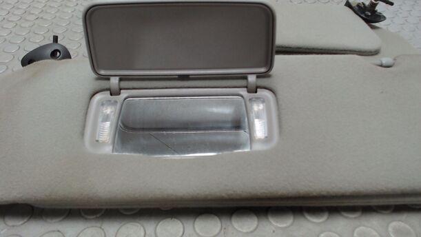 Foto: SONNENBLENDENPAAR ( STOFF ) eines Ford Explorer GTI