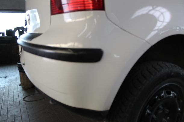 Foto: STOSSFÄNGER / STOßSTANGE HINTEN  ( VOR FACELIFT ) eines VW Polo 1.4 Fun