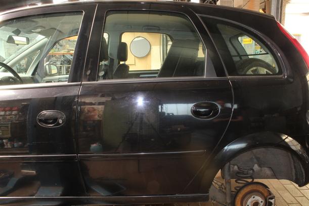Foto: TÜR HINTEN LINKS eines Opel Meriva 1.6 16V SX