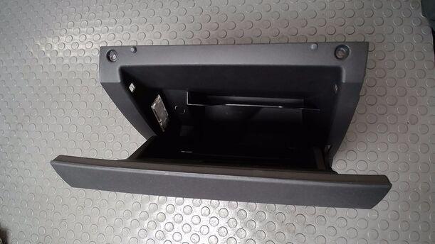 Foto: HANDSCHUHFACH eines Opel Meriva 1.6 16V SX