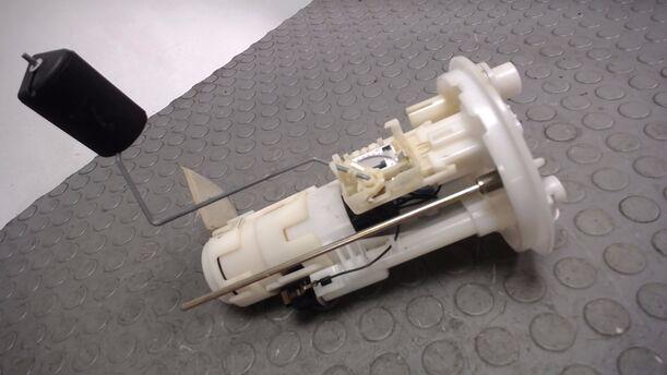 Foto: KRAFTSTOFFPUMPE eines Daihatsu Cuore 1.0 Automatik GTI
