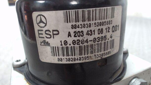 Foto: HAUPTBREMSAGGREGAT / ABS eines Mercedes-Benz C 180 Kompressor Sportcoupe Comfort