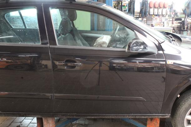 Foto: TÜR VORN RECHTS ( 4/5 TÜRER ) eines Opel Astra 1.8