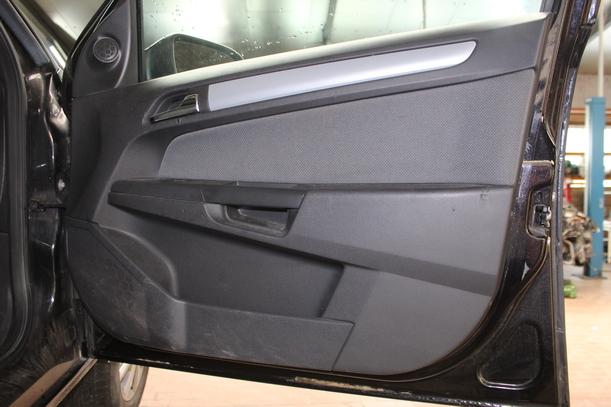 Foto: TÜR VORN RECHTS ( 4/5 TÜRER ) eines Opel Astra 1.8