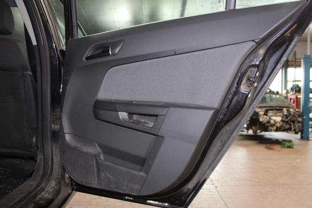 Foto: TÜR HINTEN RECHTS ( 4/5 TÜRER LIMOUSINE ) eines Opel Astra 1.8