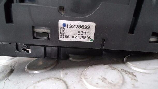 Foto: FENSTERHEBERSCHALTER eines Opel Astra 1.8 Fun