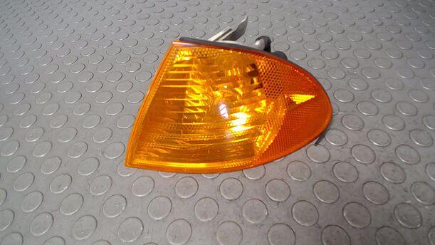 Foto: BLINKER LINKS eines BMW 320i touring SX