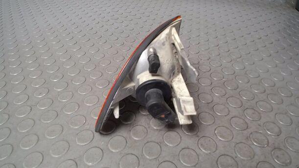 Foto: BLINKER LINKS eines BMW 320i touring SX