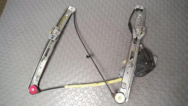 Foto: FENSTERHEBER ELEKTRISCH VORN LINKS ( TOURING ) eines BMW 320i touring SX