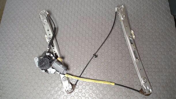 Foto: FENSTERHEBER ELEKTRISCH VORN LINKS ( TOURING ) eines BMW 320i touring SX