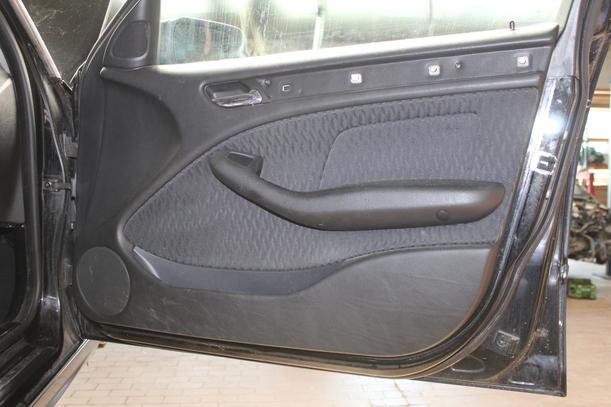 Foto: TÜR VORN RECHTS (4/5-Türer) eines BMW 320i touring SX