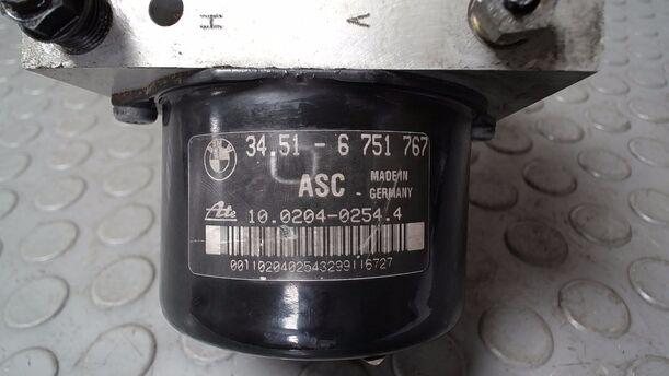 Foto: HAUPTBREMSAGGREGAT ABS/ ASC eines BMW 320i touring SX
