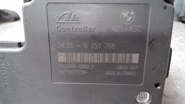 Foto: HAUPTBREMSAGGREGAT ABS/ ASC eines BMW 320i touring SX
