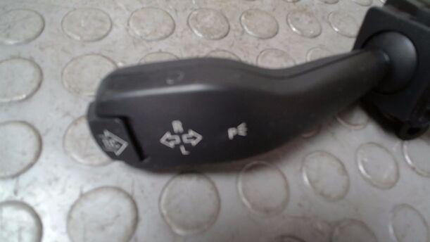 Foto: BLINKSCHALTER/ KOMBISCHALTER eines BMW 320i touring SX