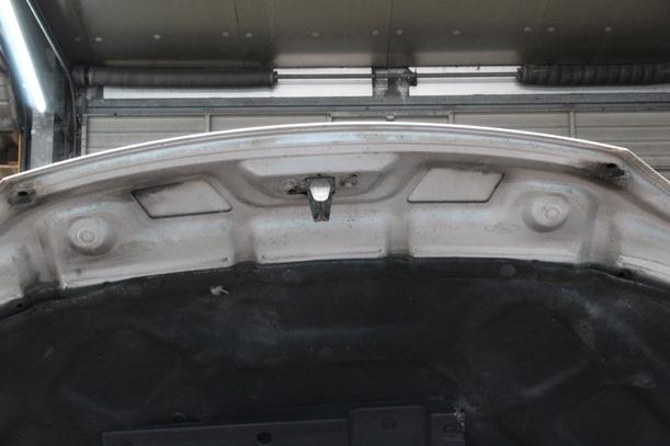 Foto: MOTORHAUBE eines Ford Mondeo 1.8 Turnier SX