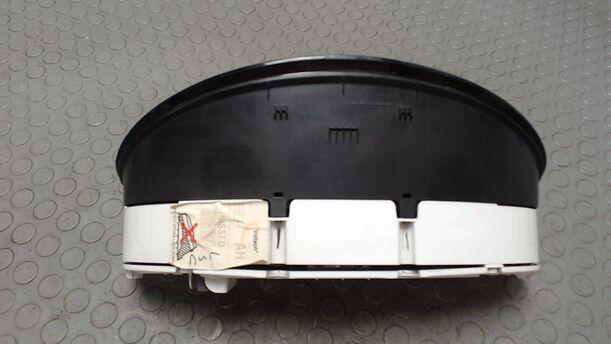 Foto: TACHOMETER / KOMBIINSTRUMENT eines Ford Mondeo 1.8 Turnier SX
