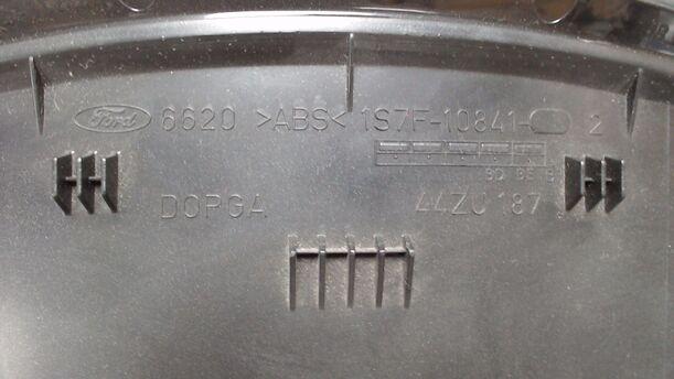 Foto: TACHOMETER / KOMBIINSTRUMENT eines Ford Mondeo 1.8 Turnier SX