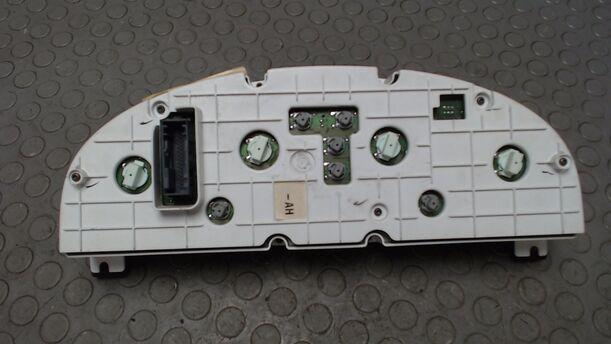 Foto: TACHOMETER / KOMBIINSTRUMENT eines Ford Mondeo 1.8 Turnier SX
