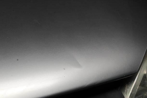 Foto: MOTORHAUBE eines Opel Corsa 1.0 12V SX
